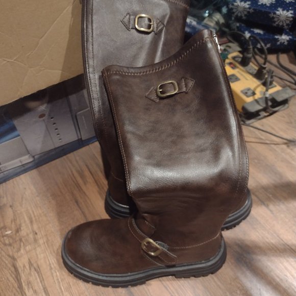 Boots - Picture 4 of 4